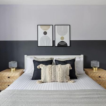 Stylish & Spacious 3 Bed Apartment With Fast Wifi, Close To Tube & Wembly 런던 외부 사진