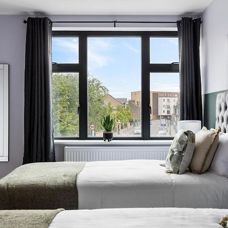 Stylish & Spacious 3 Bed Apartment With Fast Wifi, Close To Tube & Wembly 런던 외부 사진