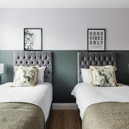 Stylish & Spacious 3 Bed Apartment With Fast Wifi, Close To Tube & Wembly 런던 외부 사진