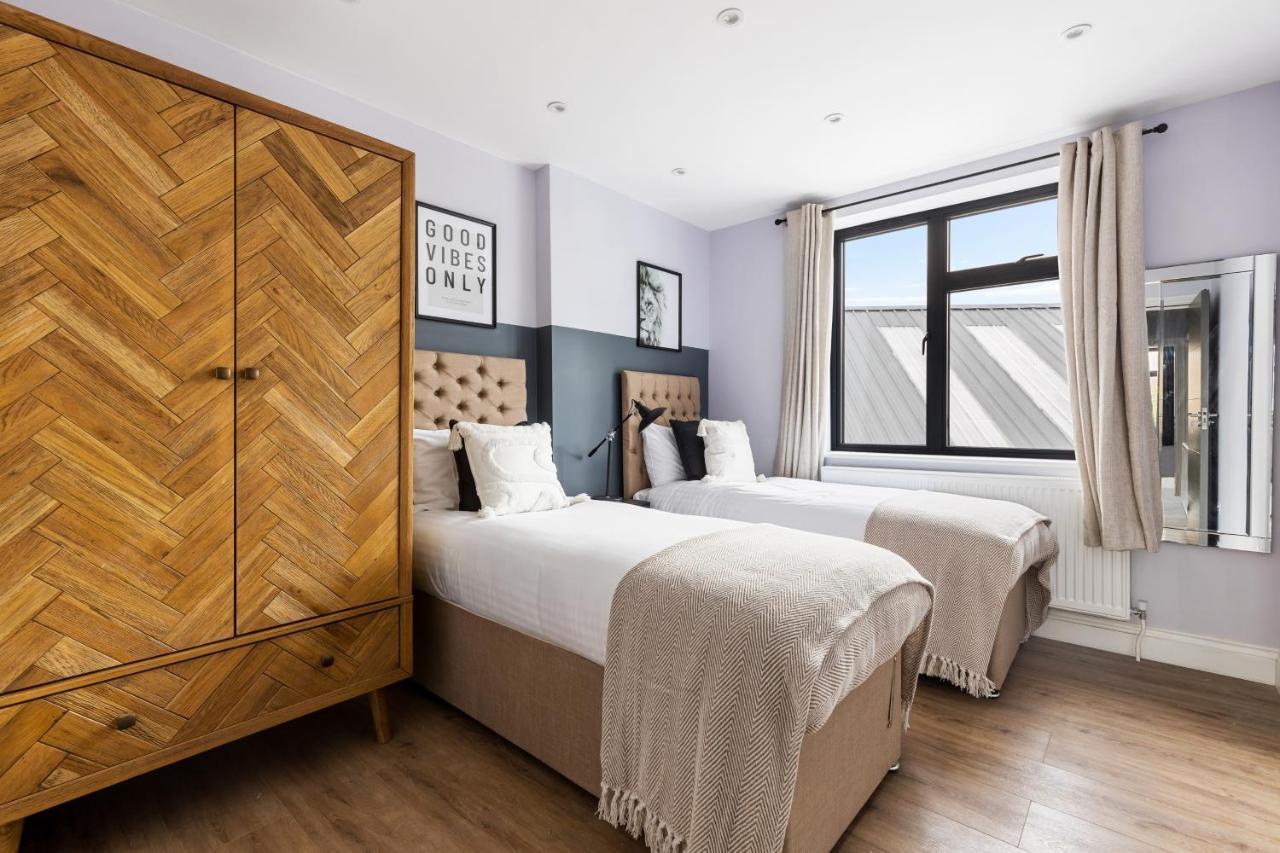 Stylish & Spacious 3 Bed Apartment With Fast Wifi, Close To Tube & Wembly 런던 외부 사진