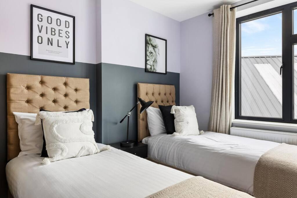 Stylish & Spacious 3 Bed Apartment With Fast Wifi, Close To Tube & Wembly 런던 외부 사진