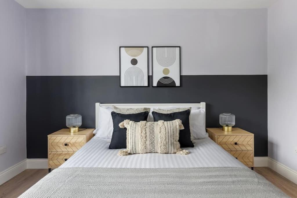 Stylish & Spacious 3 Bed Apartment With Fast Wifi, Close To Tube & Wembly 런던 외부 사진