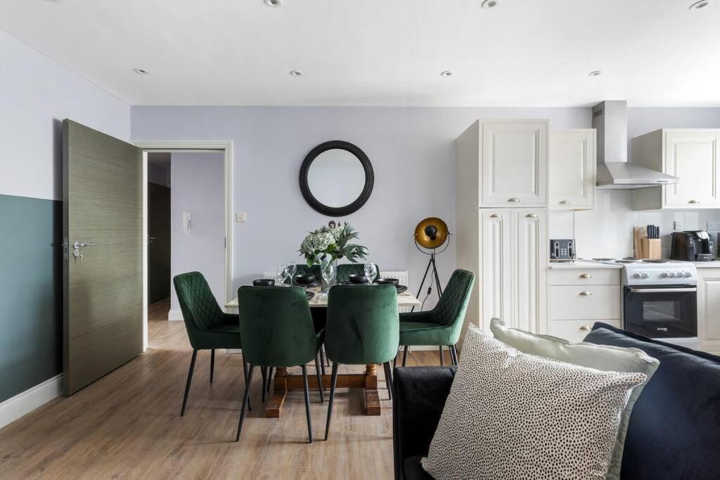Stylish & Spacious 3 Bed Apartment With Fast Wifi, Close To Tube & Wembly 런던 외부 사진
