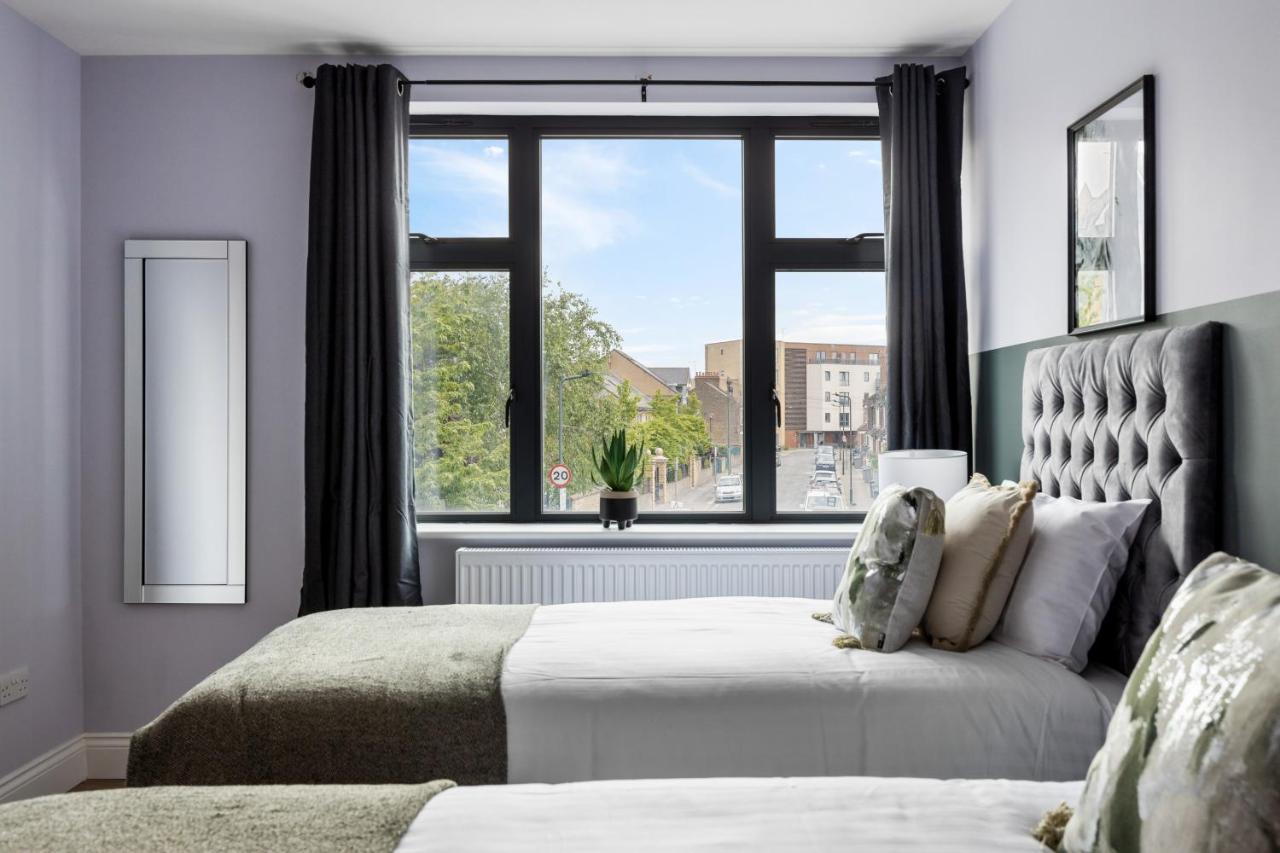 Stylish & Spacious 3 Bed Apartment With Fast Wifi, Close To Tube & Wembly 런던 외부 사진