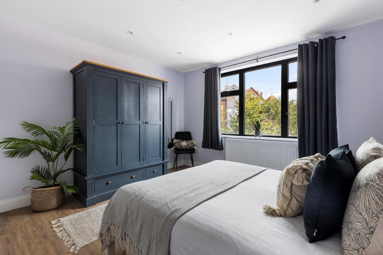 Stylish & Spacious 3 Bed Apartment With Fast Wifi, Close To Tube & Wembly 런던 외부 사진