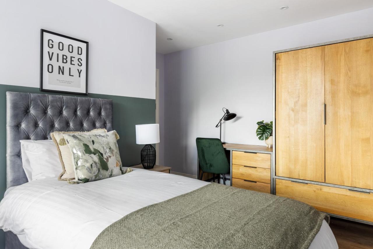 Stylish & Spacious 3 Bed Apartment With Fast Wifi, Close To Tube & Wembly 런던 외부 사진