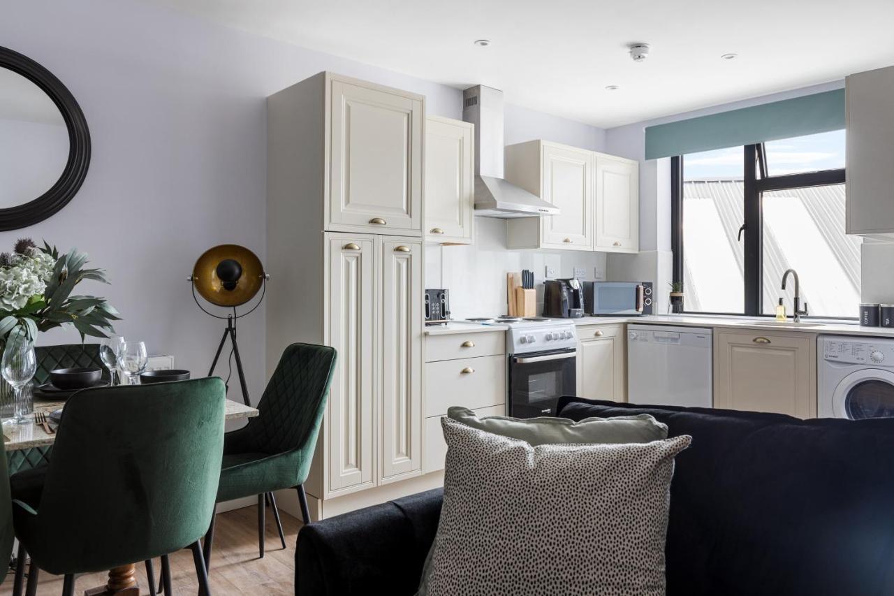 Stylish & Spacious 3 Bed Apartment With Fast Wifi, Close To Tube & Wembly 런던 외부 사진